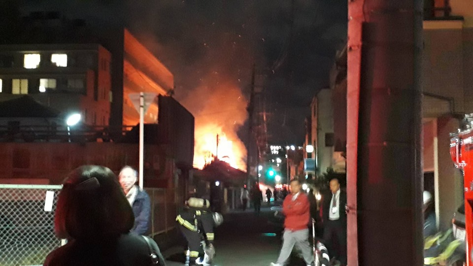 東大阪市 爆発音と黒煙 宝持 池田病院 横で火災発生 大きな炎が燃え上がり約4時間後に鎮火されました 号外net 東大阪市