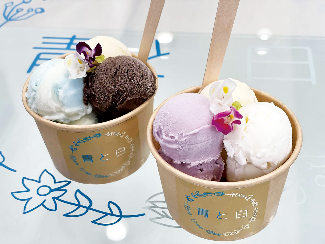 青と白アイスクリーム